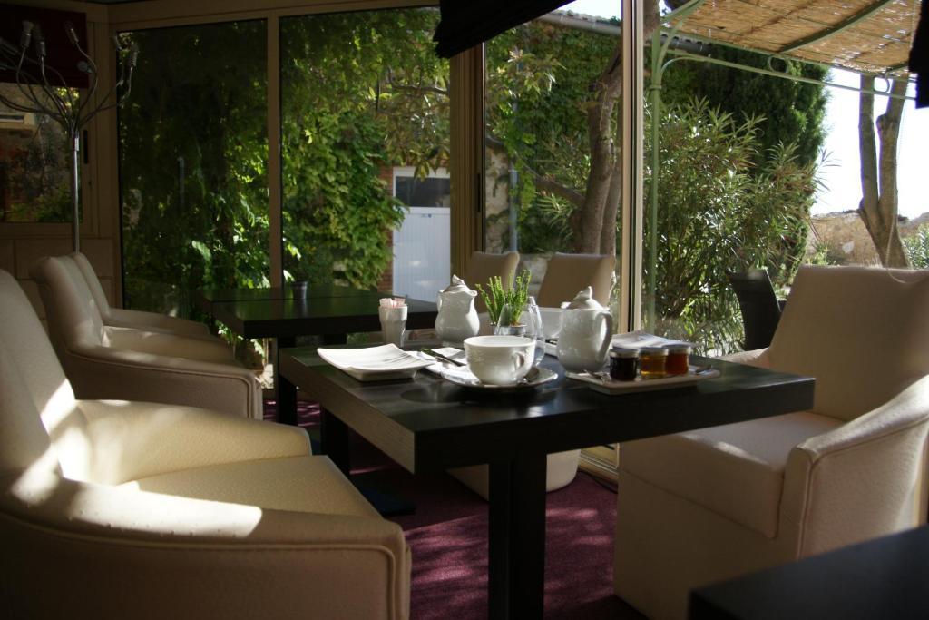 Hotel Logis Auberge Cote Jardin Lézignan-Corbières Exterior foto